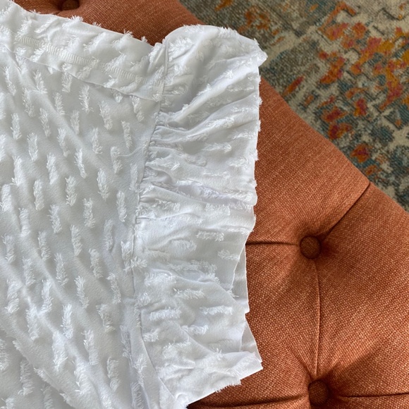 NWT Very J New In White Textured Boxy Tee with Flutter Sleeves. Sz M - Picture 3 of 7